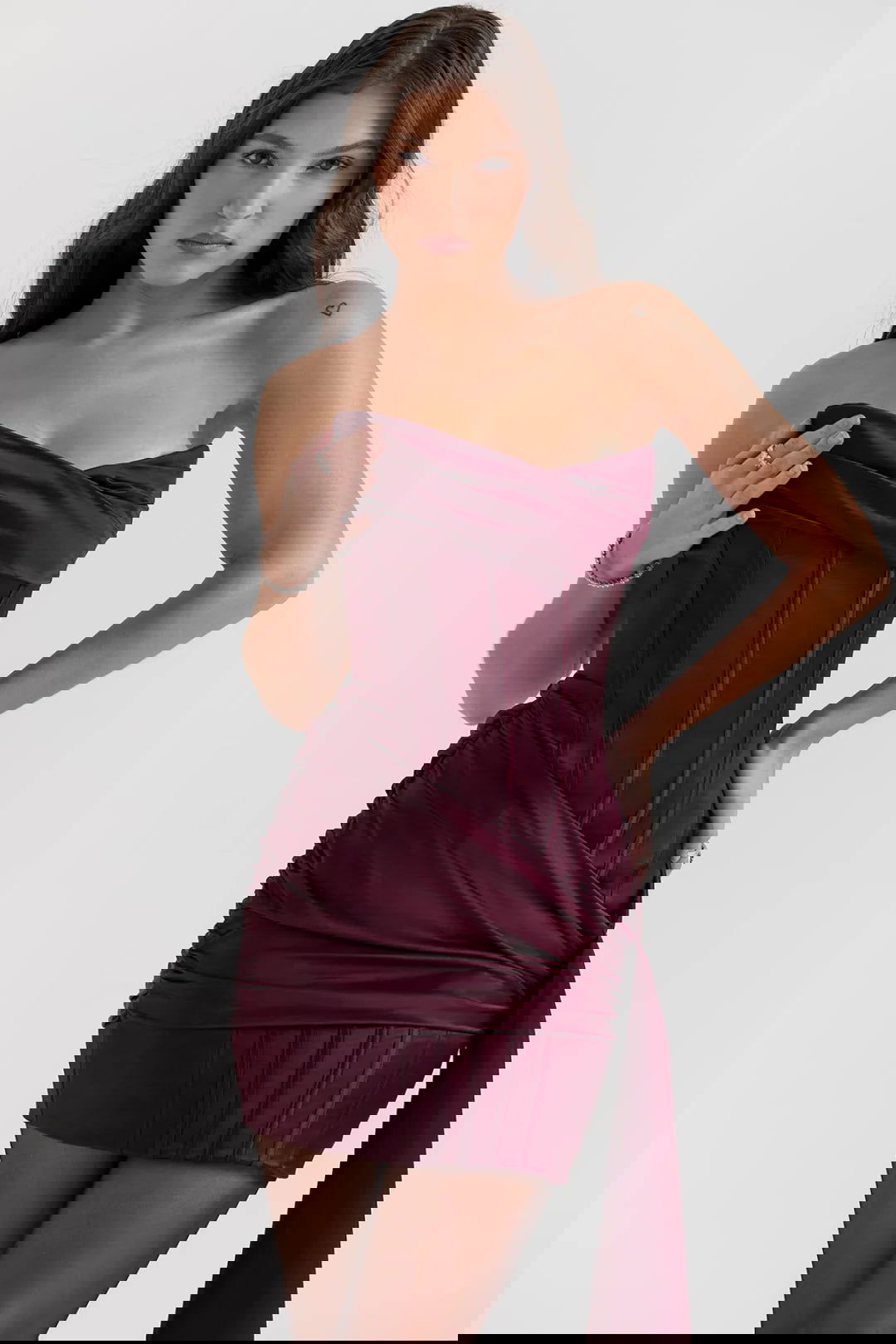 Vestido Curto Modelador Cetim Cereja Modelo Sestri