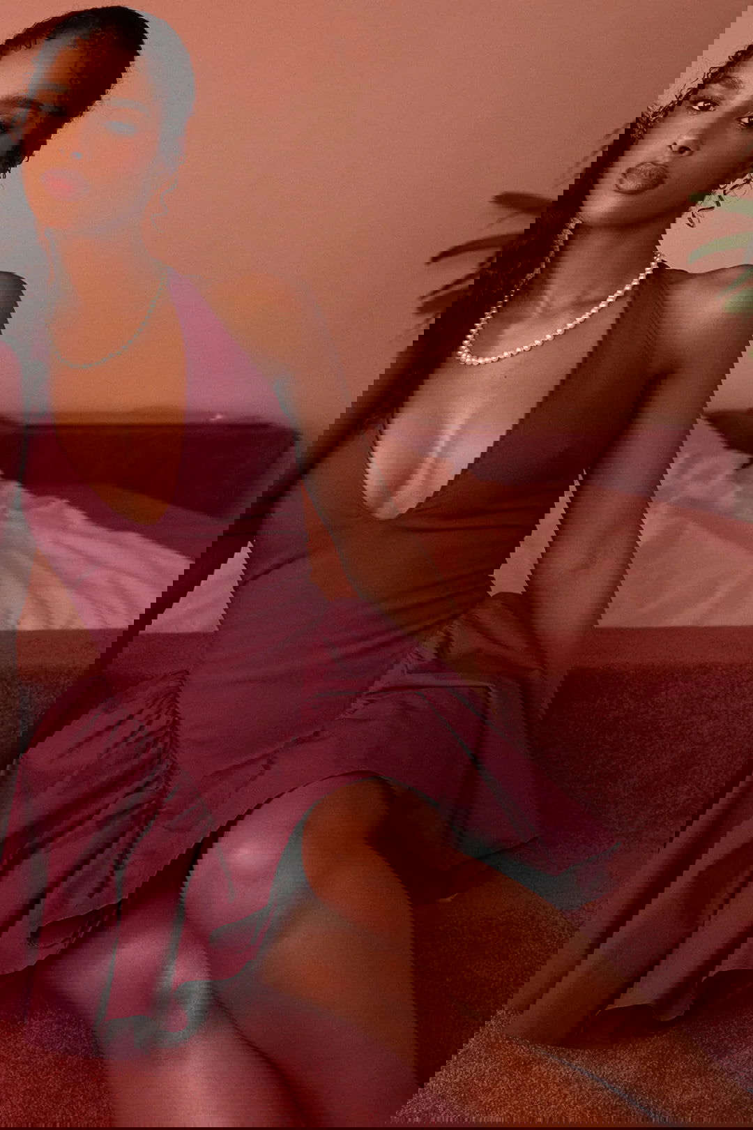 Vestido Curto Modelador Com Alça Vinho Modelo Carmogli