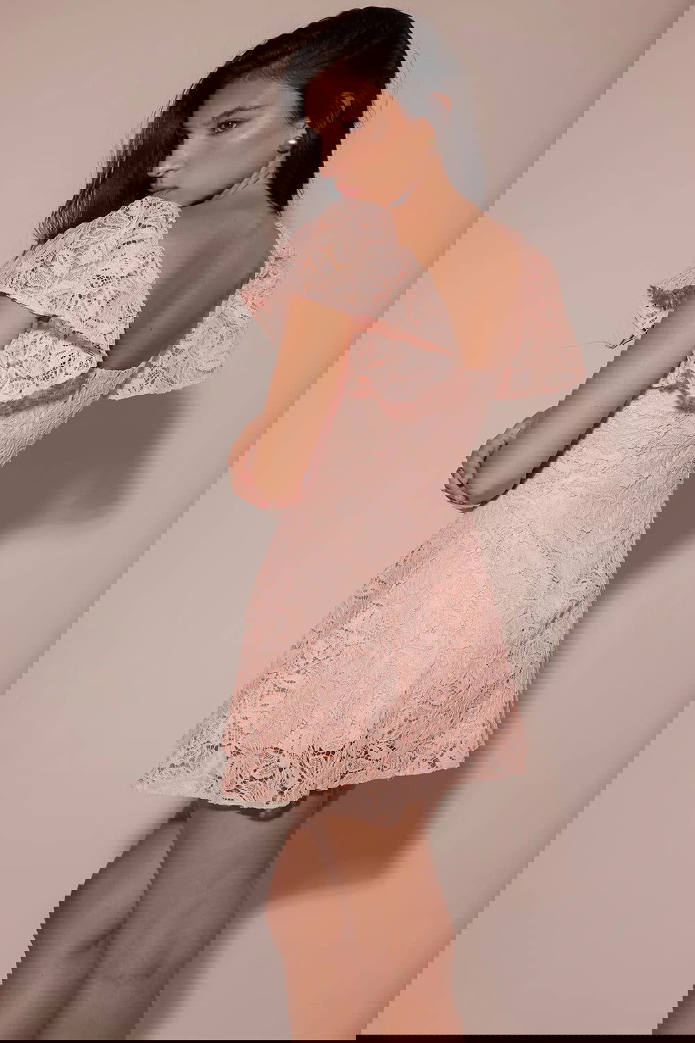 Vestido Curto de Renda Rosa Modelo Sorrento