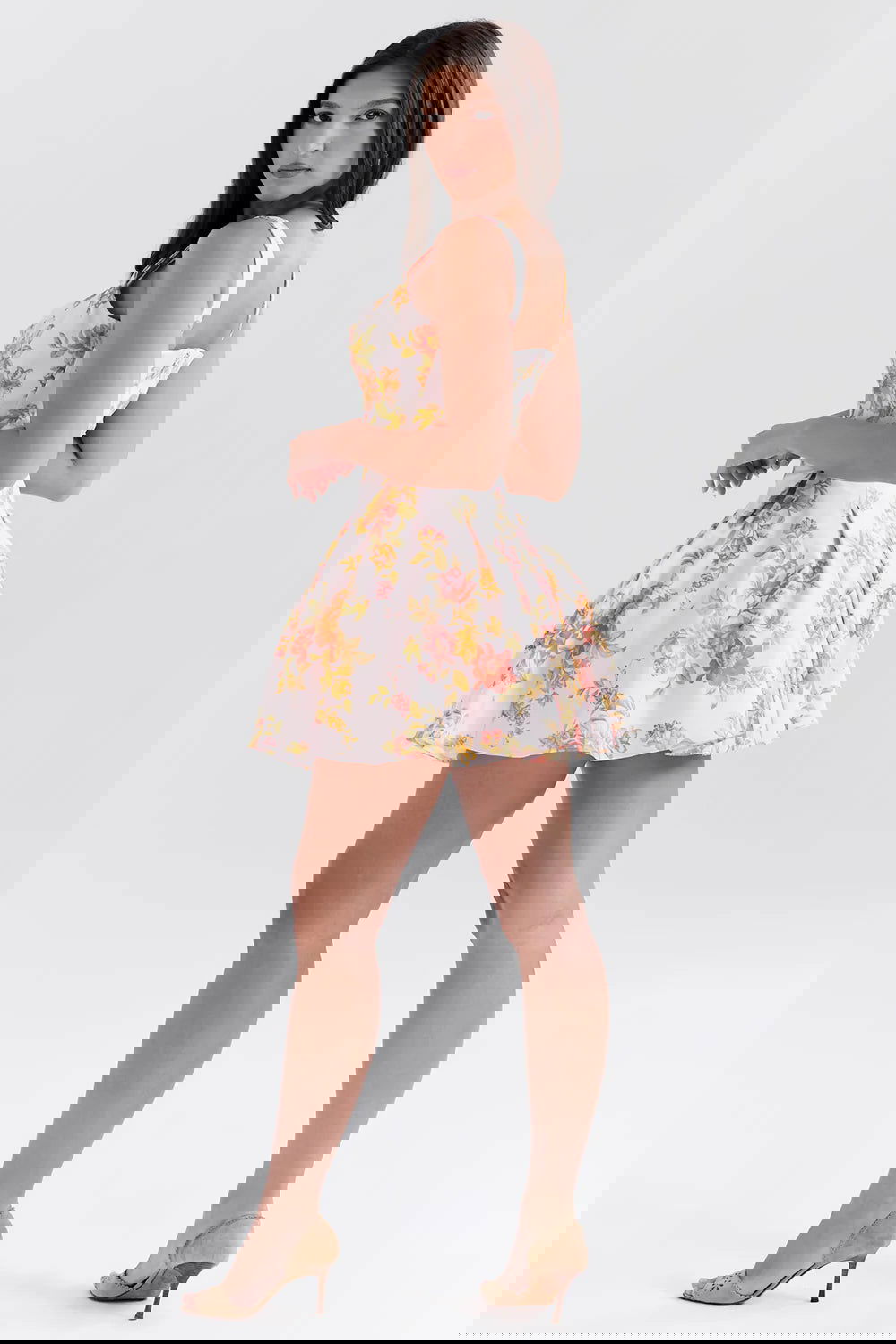 Vestido Curto de Sarja Floral Modelo Como
