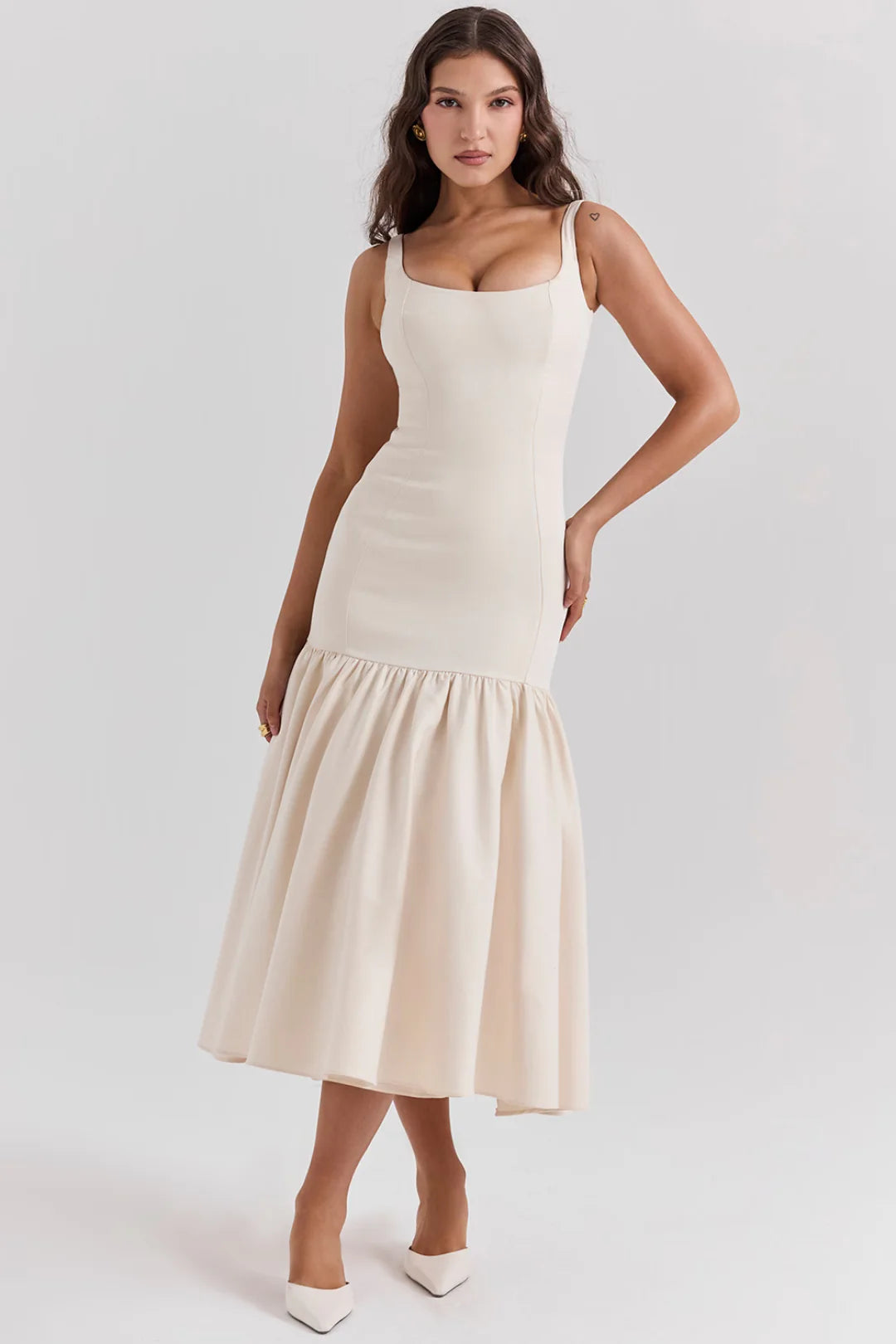 Vestido Midi Creme Cintura Caída Vintage Modelo Terme