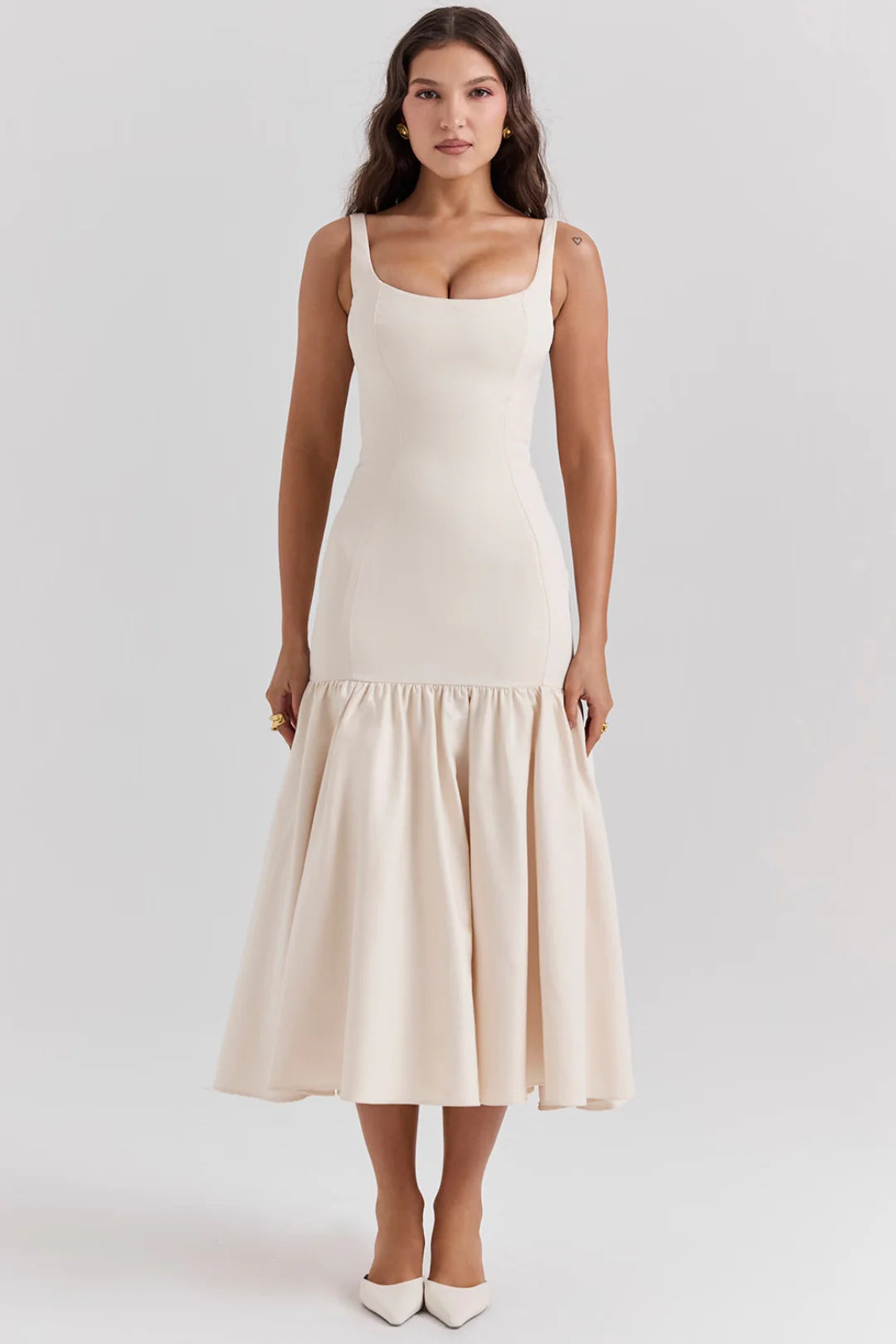 Vestido Midi Creme Cintura Caída Vintage Modelo Terme