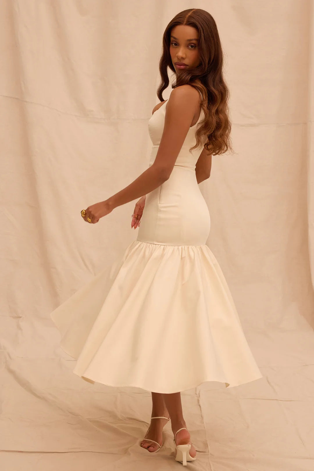 Vestido Midi Creme Cintura Caída Vintage Modelo Terme