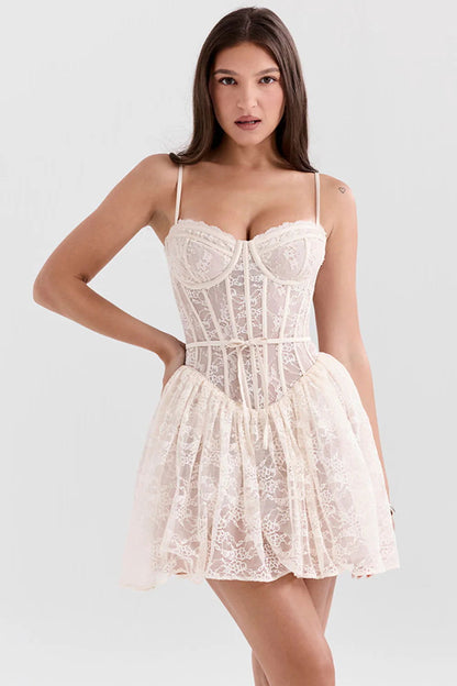 Vestido Curto Vintage de Renda Modelo Monterosso