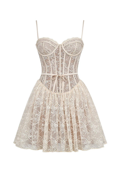 Vestido Curto Vintage de Renda Modelo Monterosso